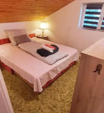 Mandarin Apartman Homestay *